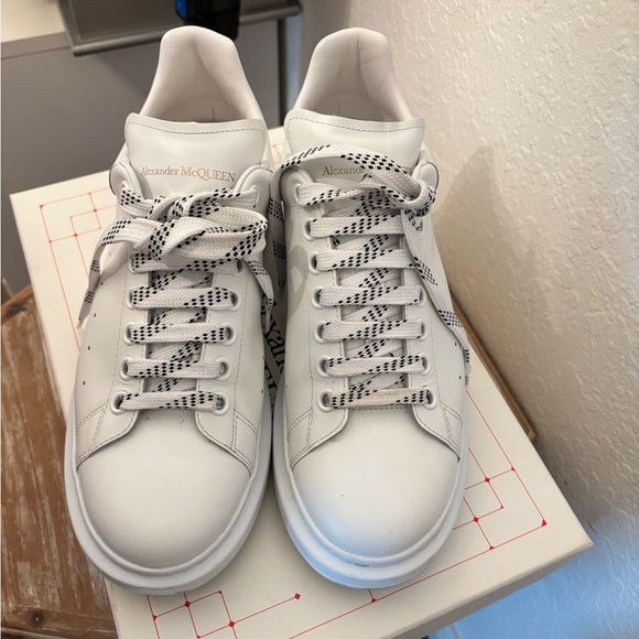 Men's Larry Leather Oversized Low-Top Sneakers - Picture 1 of 3